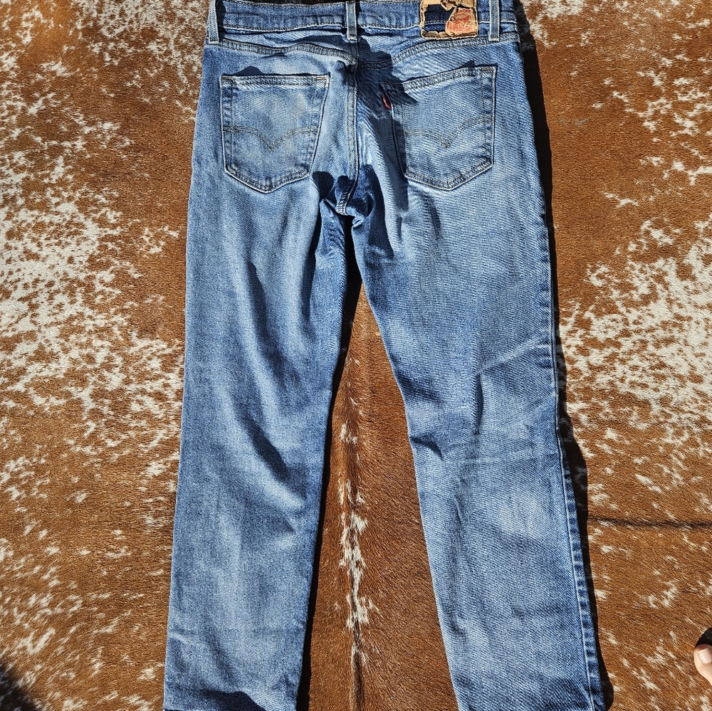 Light Wash Levi Jeans
